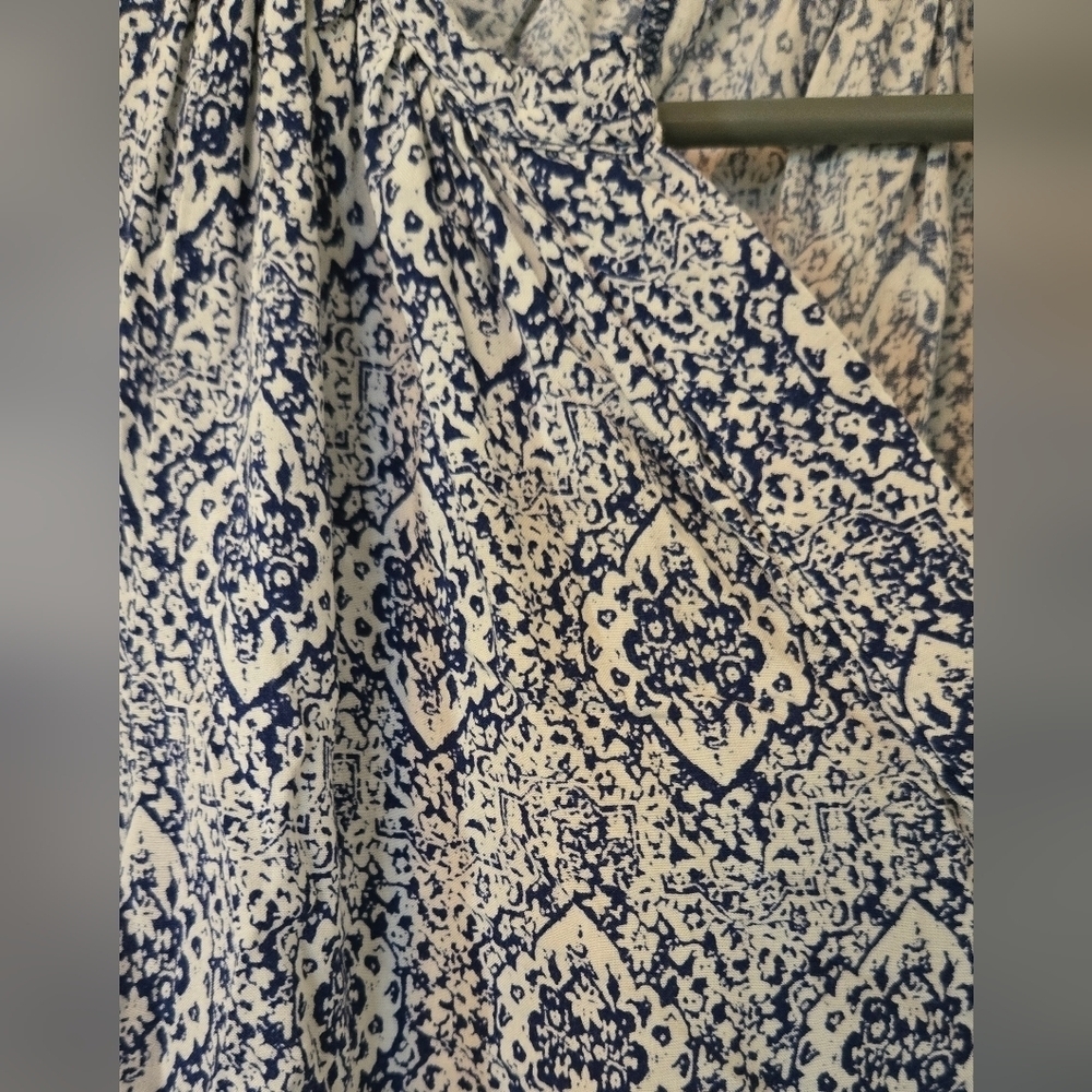 Anne Carson Blue patterned Top Size Medium - Picture 3 of 6